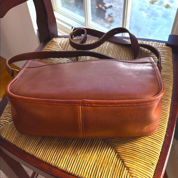 Vintage Coach Leatherware City Bag in British Tan - Picture 6 of 14